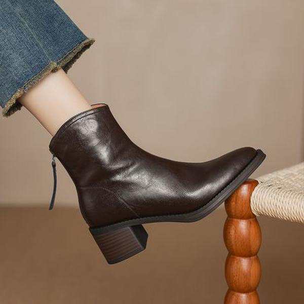 Handcrafted Leather Women's Shoes: Elegance Redefined.(Easn20182275)