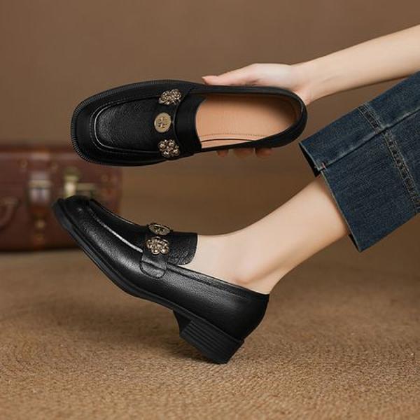 Elegance in Handcrafted Genuine Leather Women's Footwear(Easn20182358)