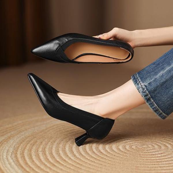 Exquisite Handcrafted Leather Women’s Footwear(Easn20182332)