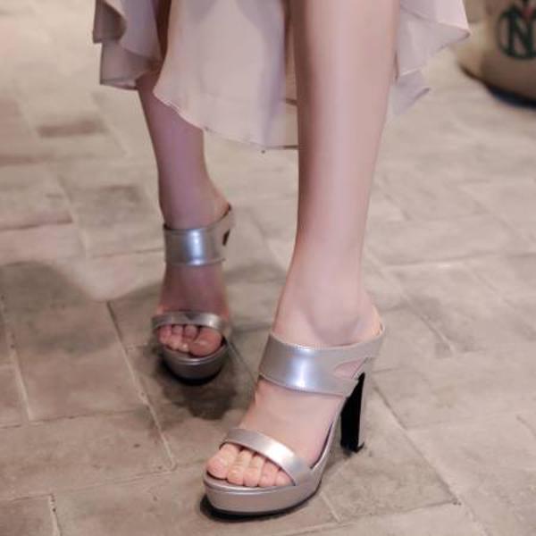 Luxurious Handmade Leather Women's Shoes: Craftsmanship and Elegance(Ebuka45907)