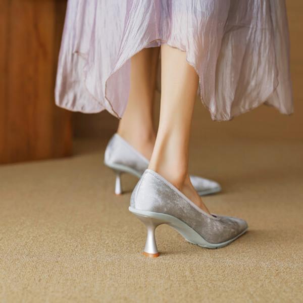 Elegant Handcrafted Leather Women's Shoes with Luxurious Craftsmanship(EcqiHL-2763)