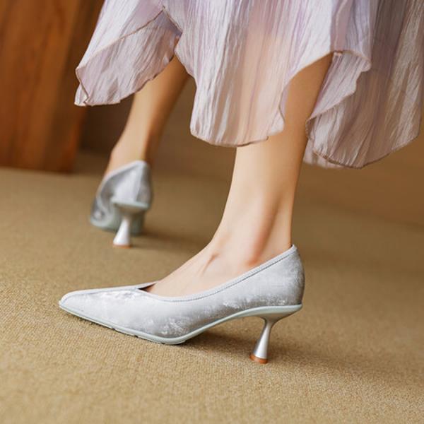 Elegant Handcrafted Leather Women's Shoes with Luxurious Craftsmanship(EcqiHL-2763)