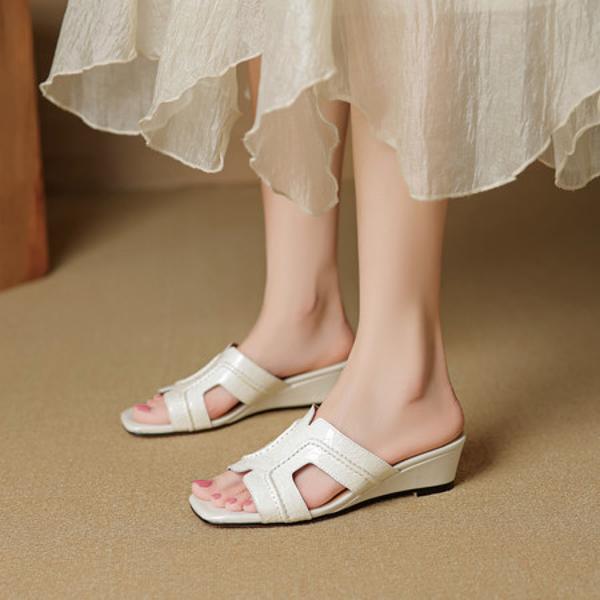 Elegantly Crafted Luxury Leather Handmade Women's Shoes of Exquisite Quality(EcqiH-7958)