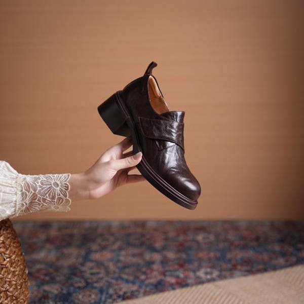 Handcrafted Leather Women's Shoes: Elegance in every stitch.(Egupai8883178)